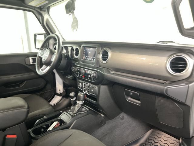 Used 2019 Jeep Wrangler Unlimited Sahara AWD/4WD image 28