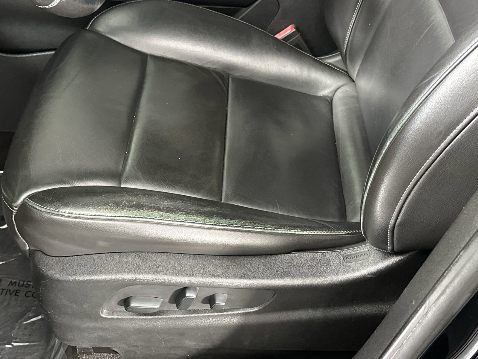 Used 2019 Cadillac XT4 Premium Luxury image 16