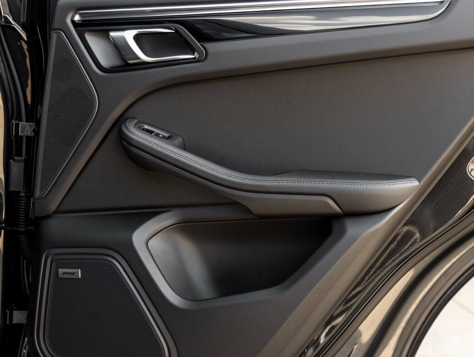 Used 2026 Porsche Macan image 37