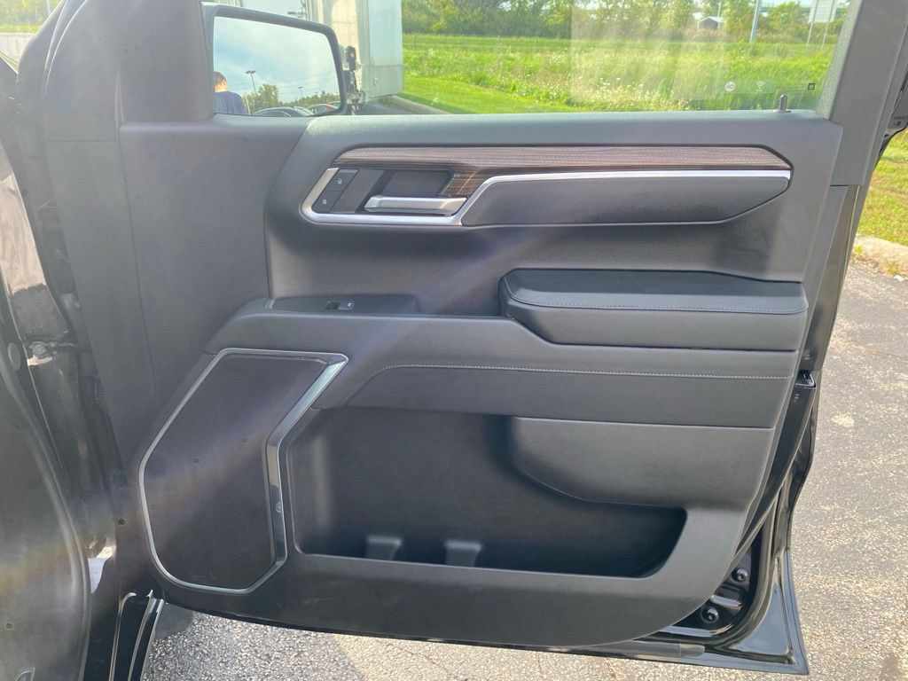 Used 2025 Chevrolet Silverado 1500 LT AWD/4WD image 20