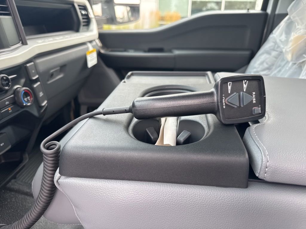 New 2025 Ford F550 4x4 Regular Cab Super Duty image 12