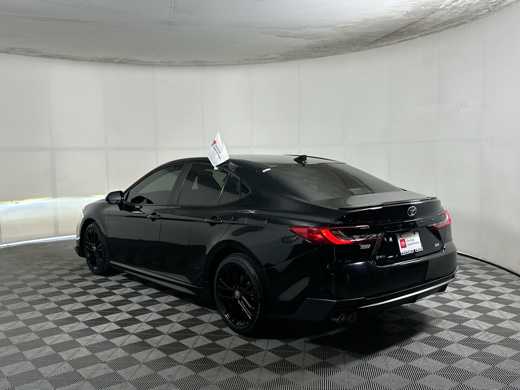 Used 2026 Toyota Camry SE FWD image 5