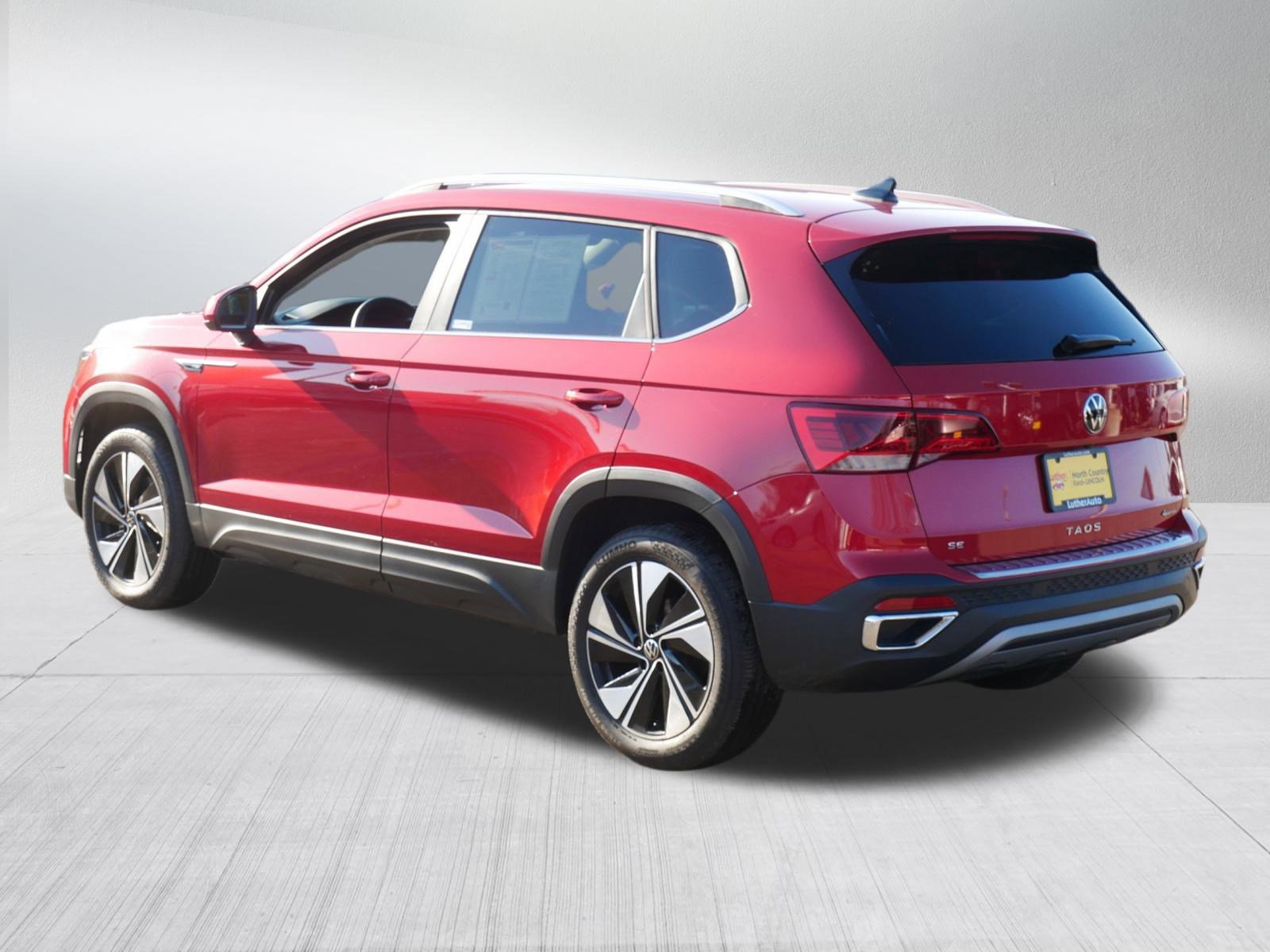 Used 2024 Volkswagen Taos SE image 5