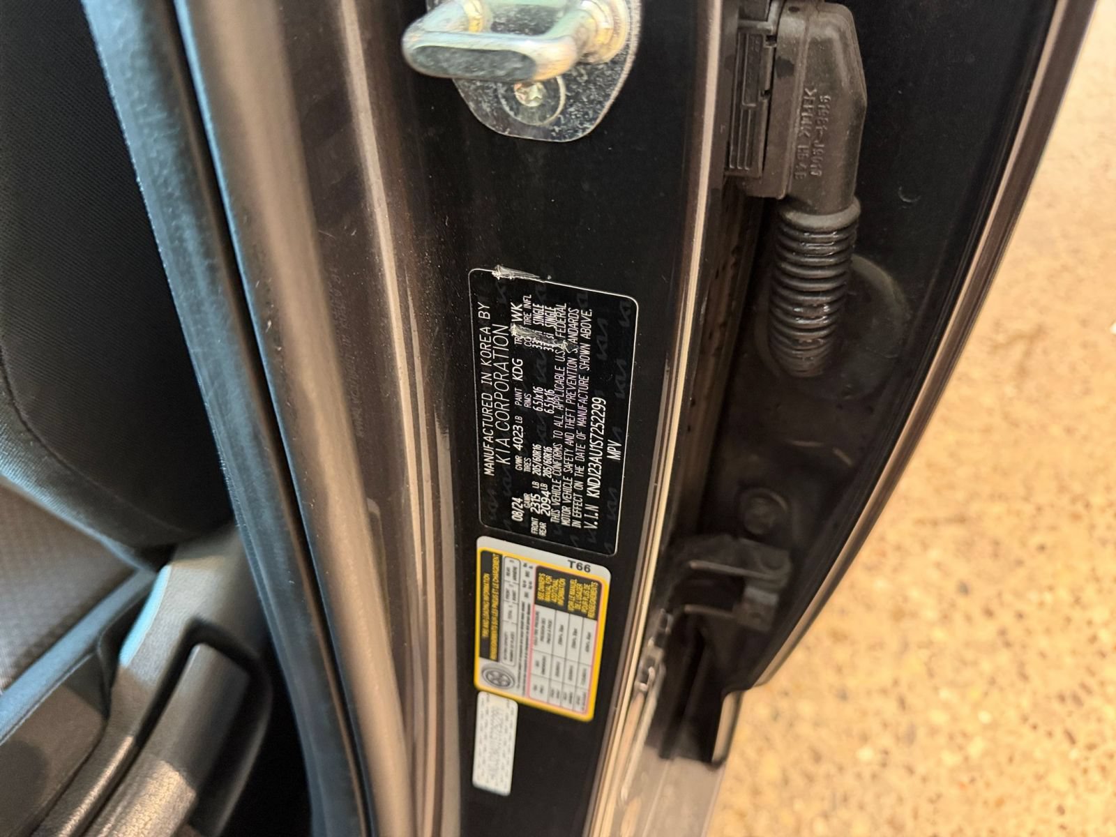 Used 2025 Kia Soul LX w/ LX Technology Package FWD image 28