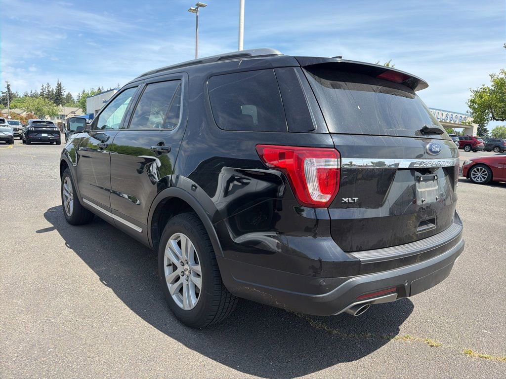 Used 2018 Ford Explorer XLT AWD/4WD image 7