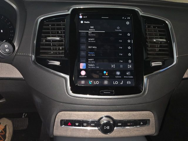 Used 2023 Volvo XC90 B6 Ultimate w/ Protection Package Premier image 16