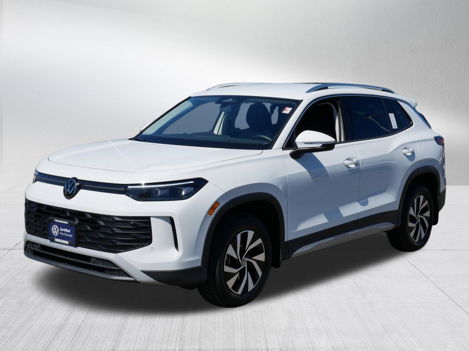 Certified 2025 Volkswagen Tiguan S AWD/4WD image 3