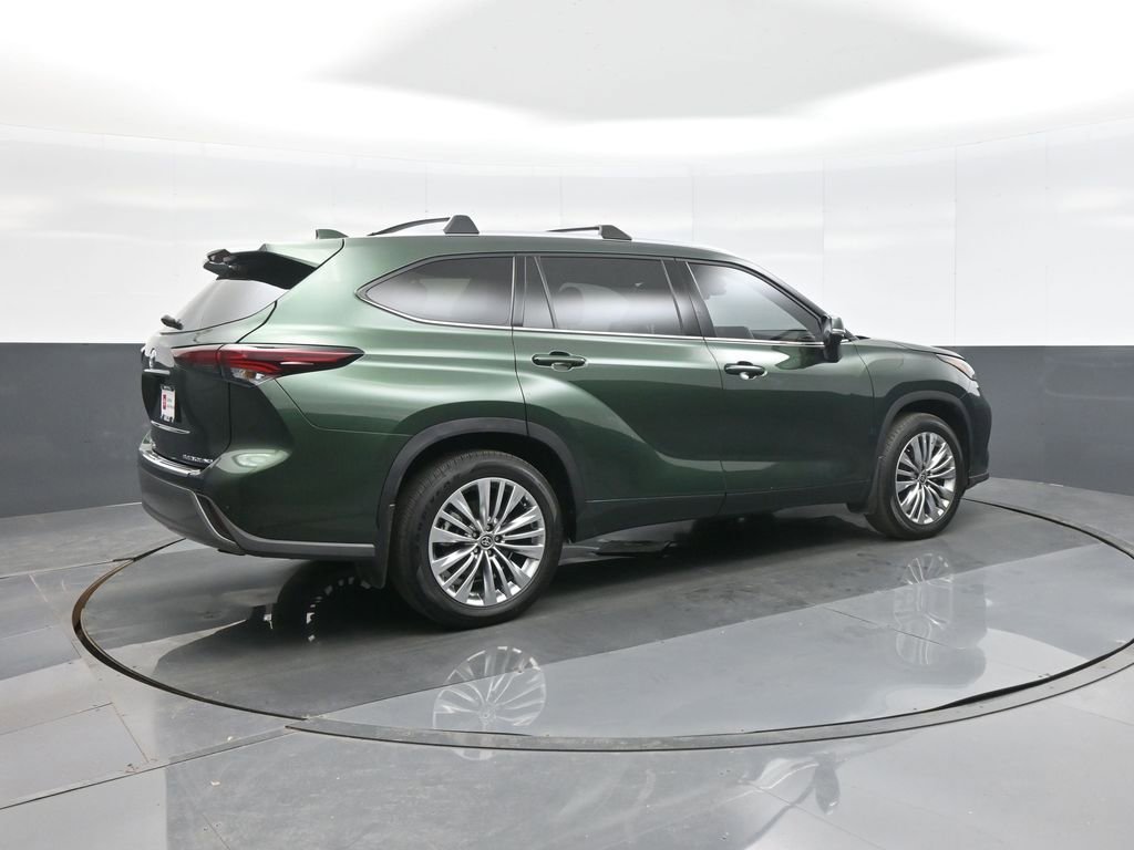 Certified 2025 Toyota Highlander Platinum image 9