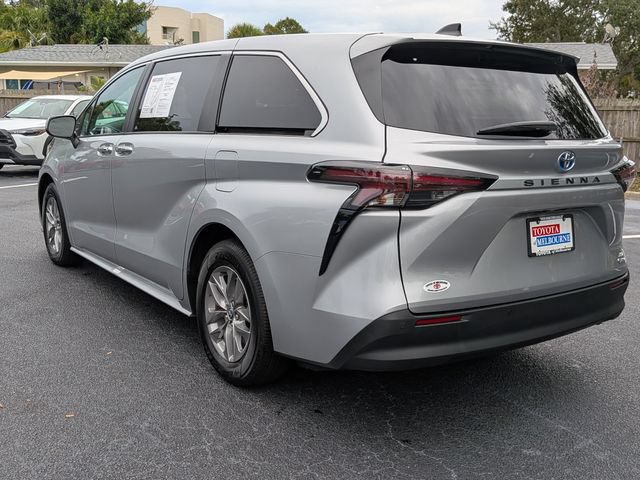 Used 2025 Toyota Sienna XLE FWD image 5