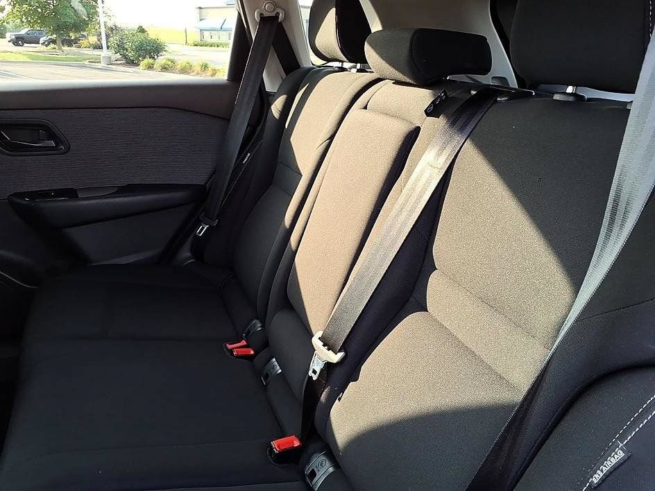 Used 2023 Nissan Rogue S AWD/4WD image 17