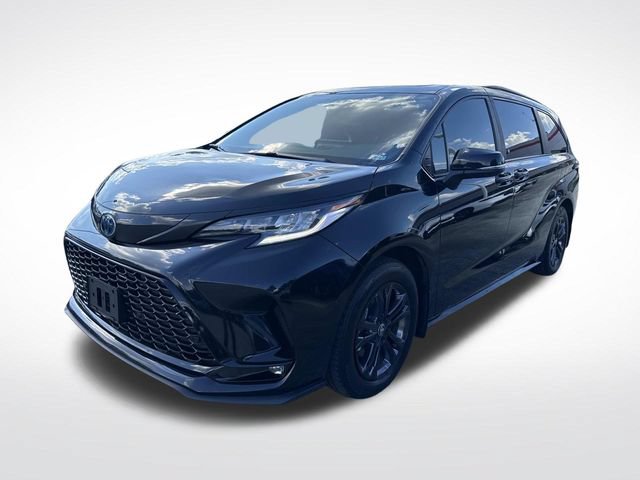 Used 2025 Toyota Sienna XSE w/ XSE Premium Package AWD/4WD image 3