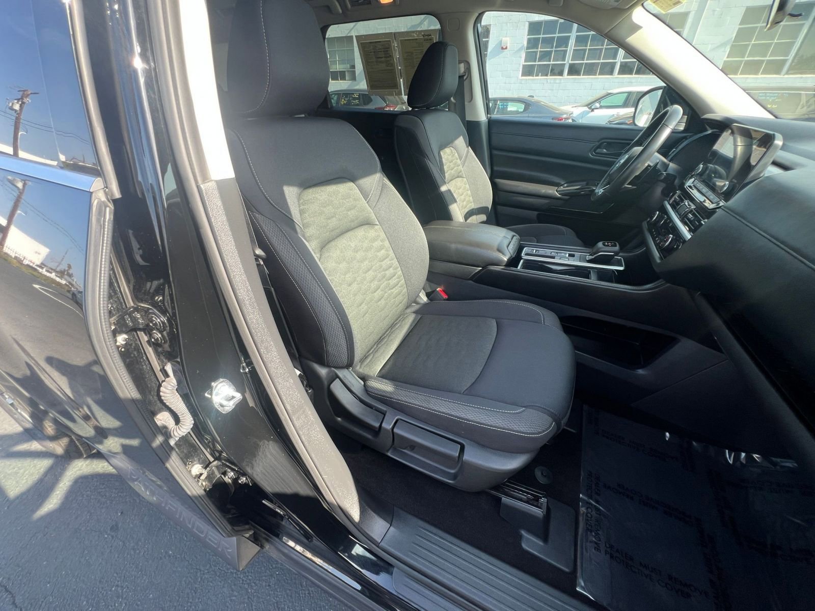 Used 2025 Nissan Pathfinder SV FWD image 41