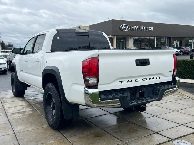Used 2017 Toyota Tacoma TRD Off-Road w/ Tow Package (A/T) image 11
