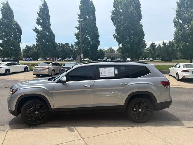 Used 2023 Volkswagen Atlas SE w/ Panoramic Sunroof Package AWD/4WD image 4