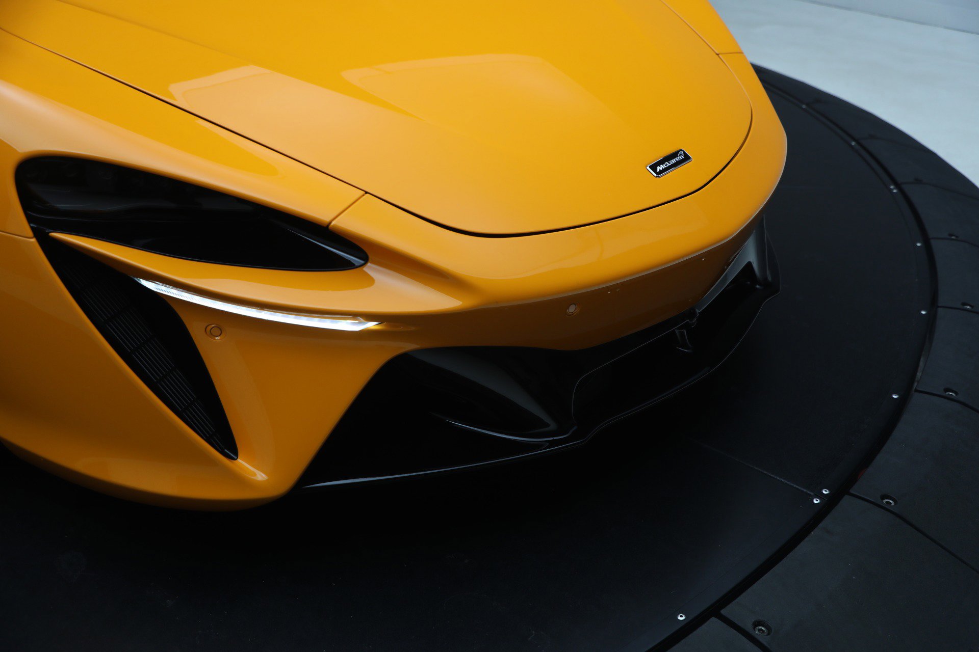 Used 2024 McLaren Artura image 30
