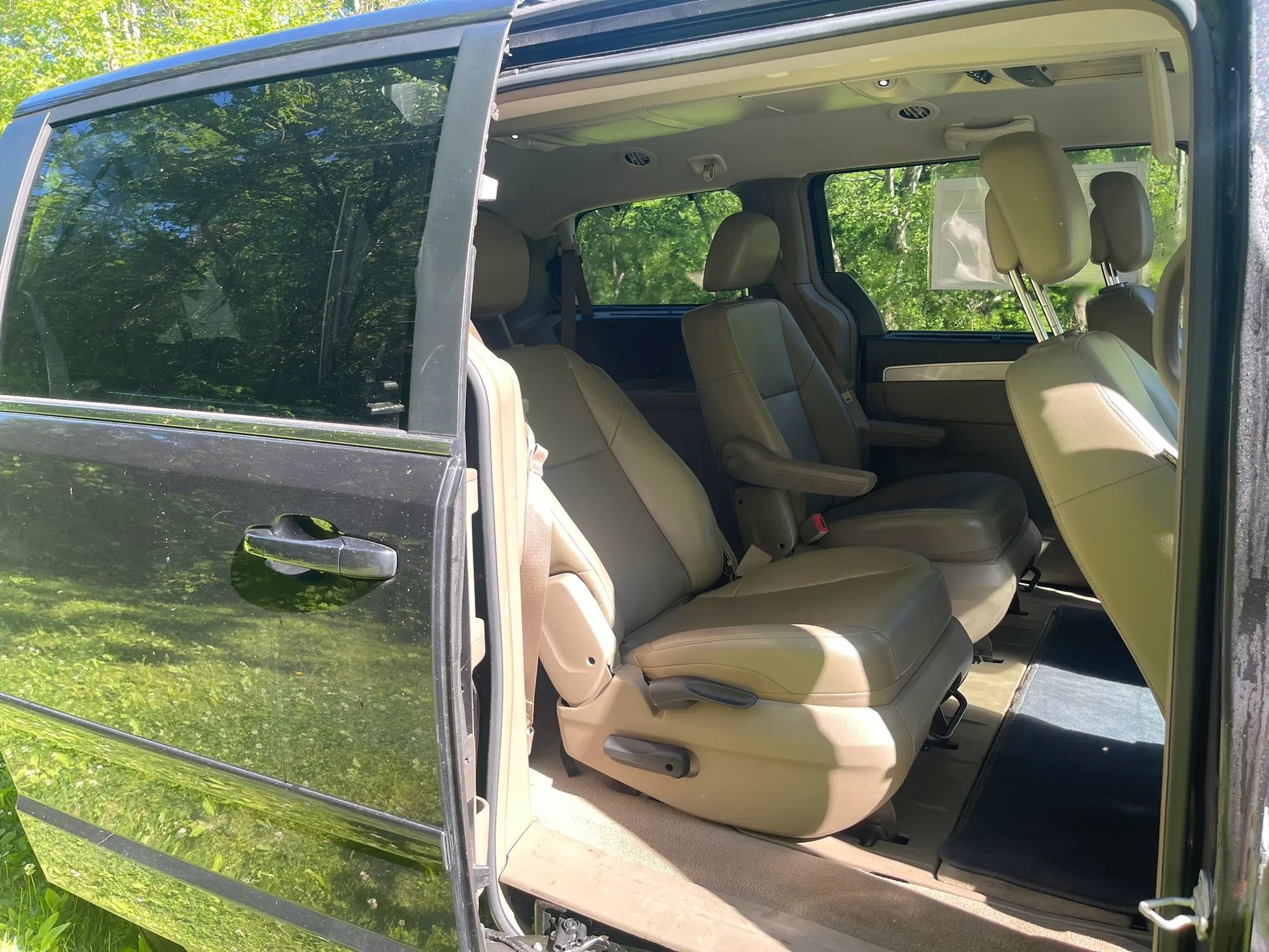 Used 2012 Volkswagen Routan SE FWD image 14