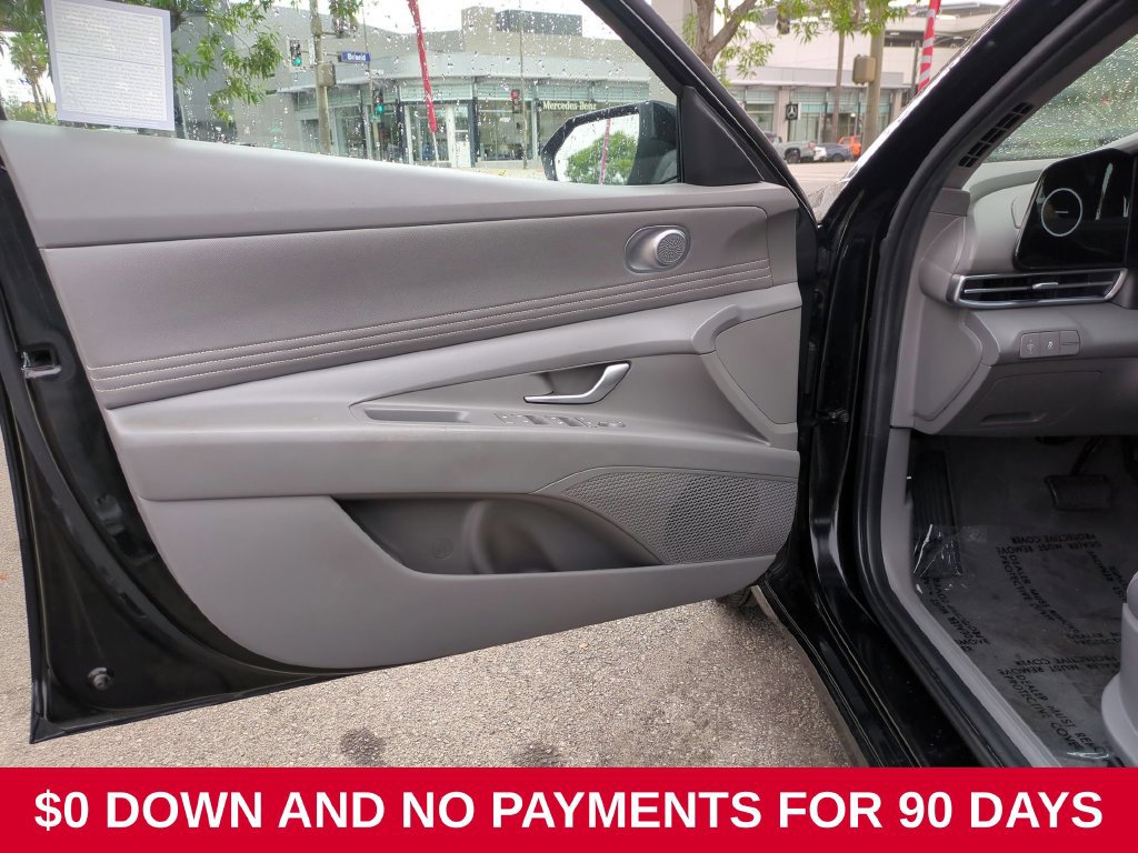 Used 2025 Hyundai Elantra SEL FWD image 11