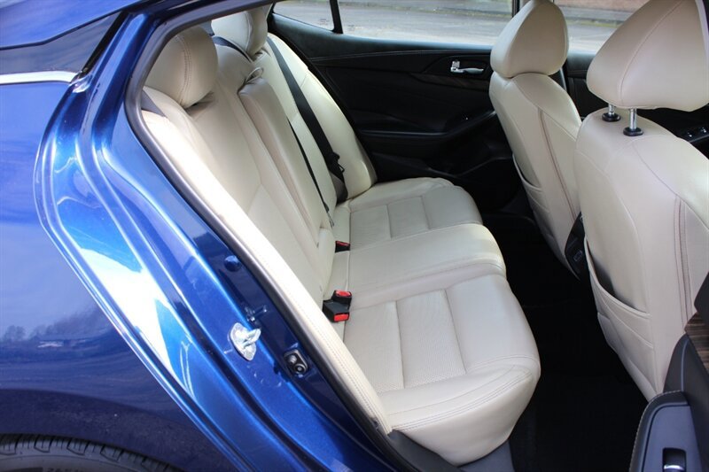 Used 2018 Nissan Maxima Platinum w/ Interior Lighting Package image 15