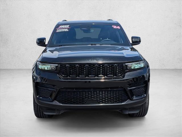 Used 2024 Jeep Grand Cherokee Altitude AWD/4WD image 2