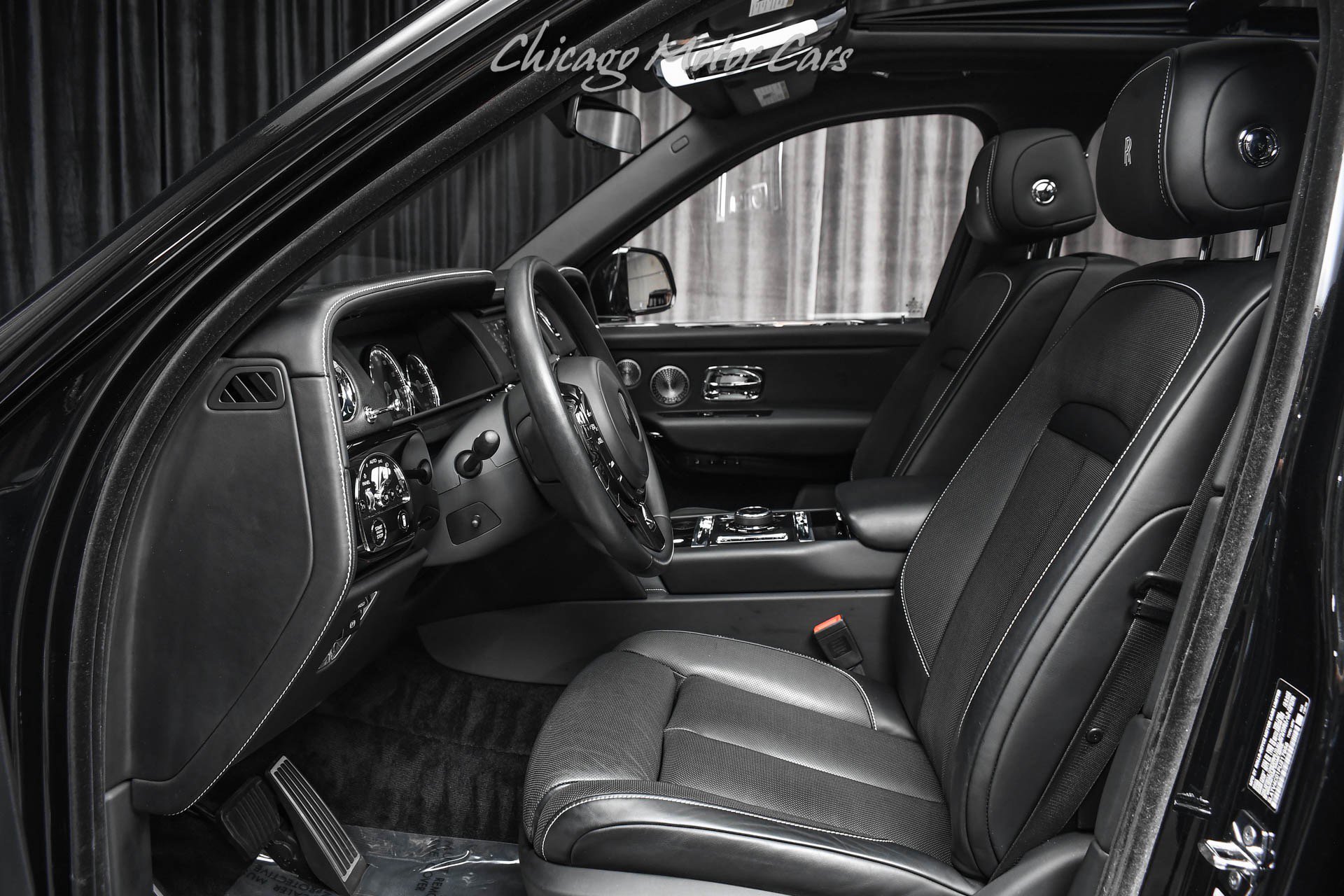 Used 2023 Rolls-Royce Cullinan w/ Cullinan Package image 22