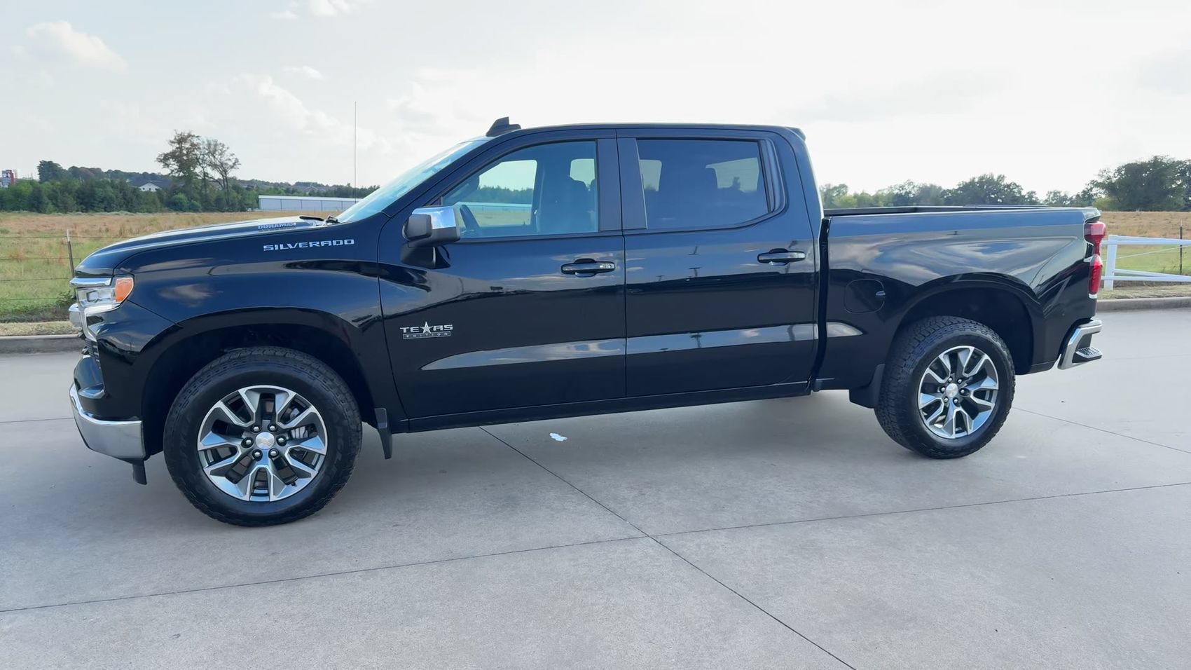 Used 2026 Chevrolet Silverado 1500 LT w/ LPO, Liner Protection Package RWD image 5