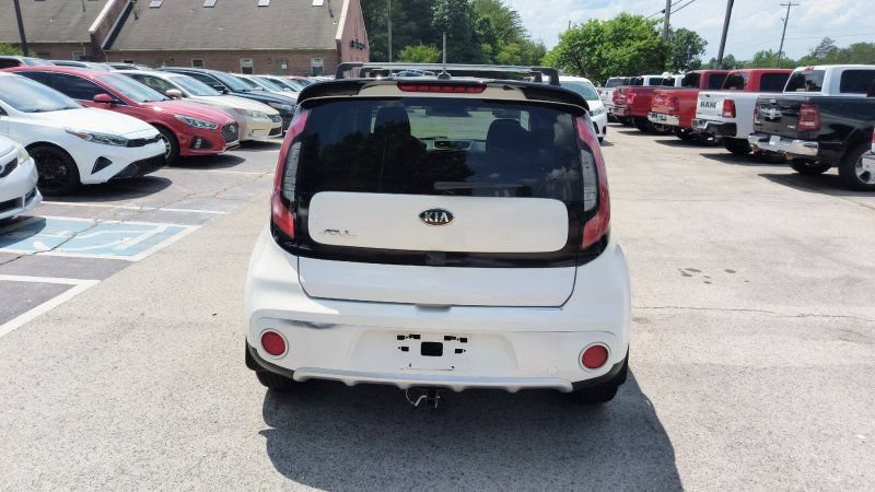 Used 2017 Kia Soul + FWD image 4