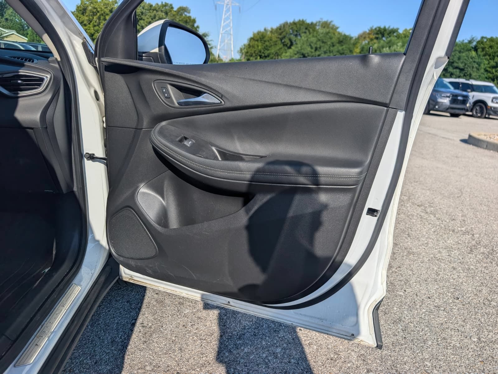 Used 2022 Buick Encore GX Preferred w/ Cold Weather Comfort Package AWD/4WD image 27
