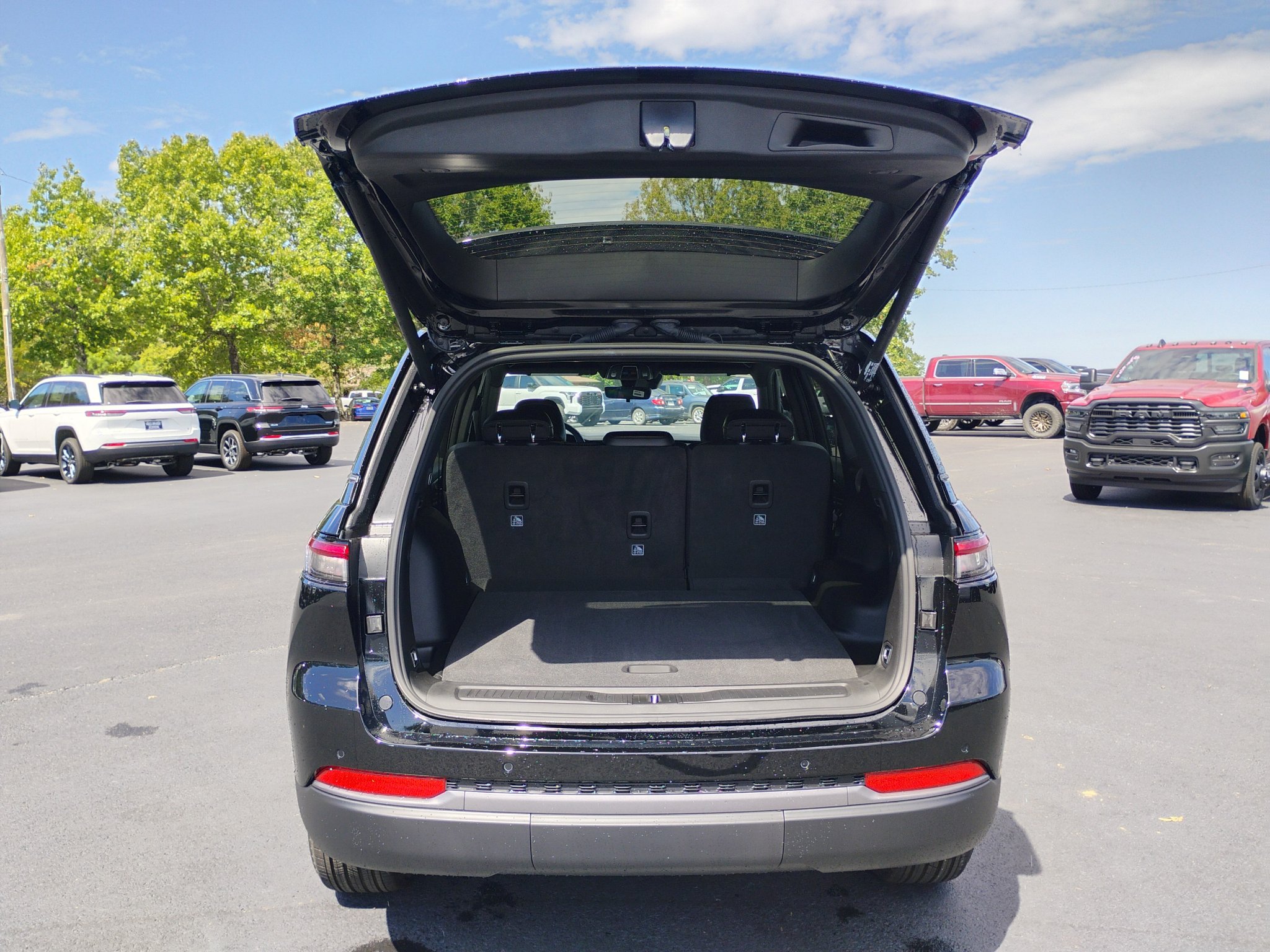 New 2027 Jeep Grand Cherokee Altitude AWD/4WD image 12