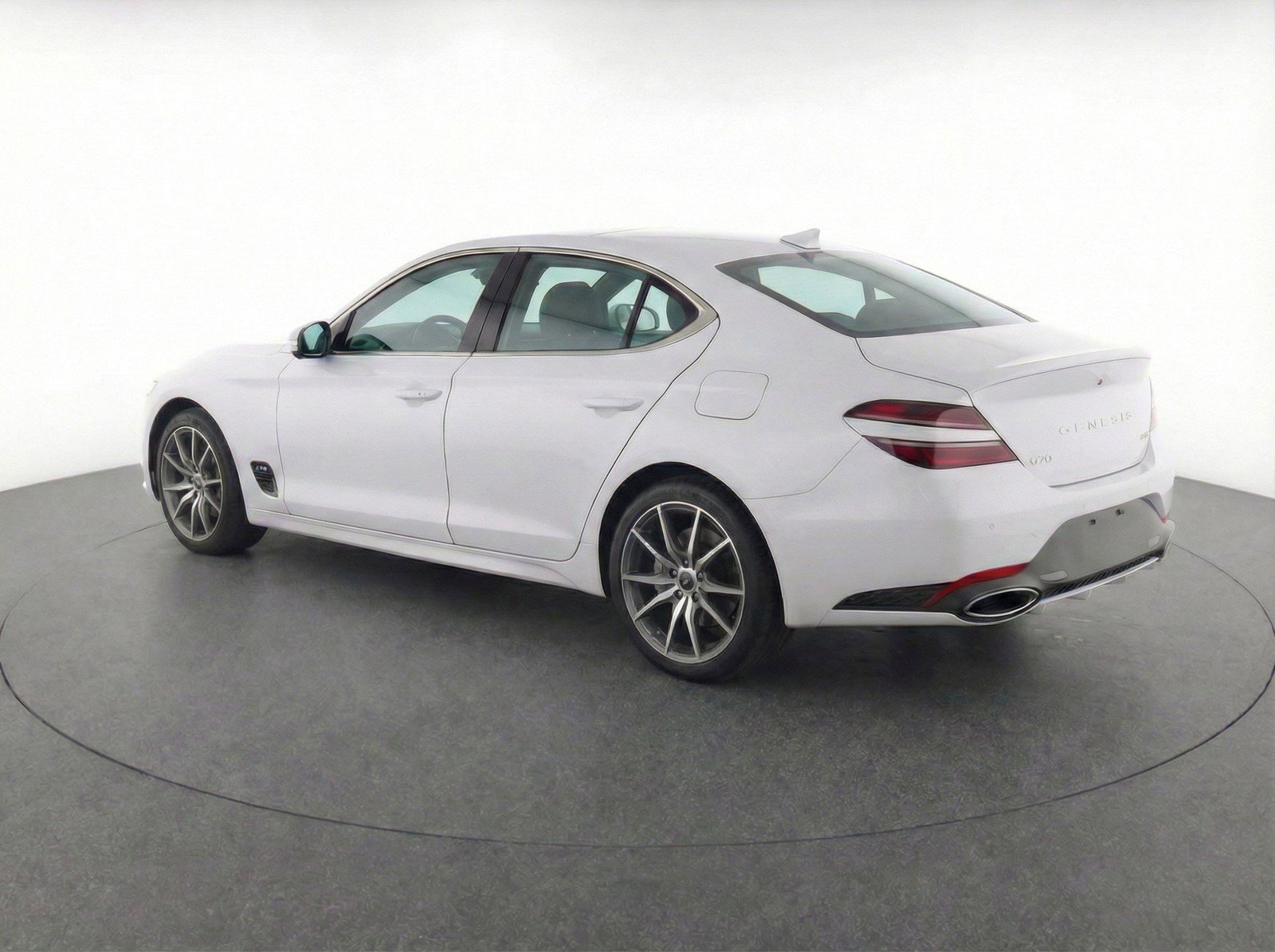 Used 2025 Genesis G70 2.5T image 6