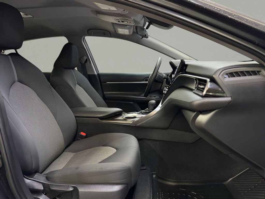 Used 2022 Toyota Camry LE image 12
