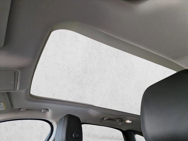 Used 2017 Jaguar F-PACE Premium image 16