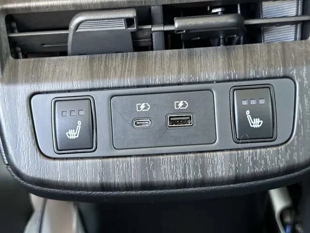 Used 2024 Nissan Ariya AWD image 21