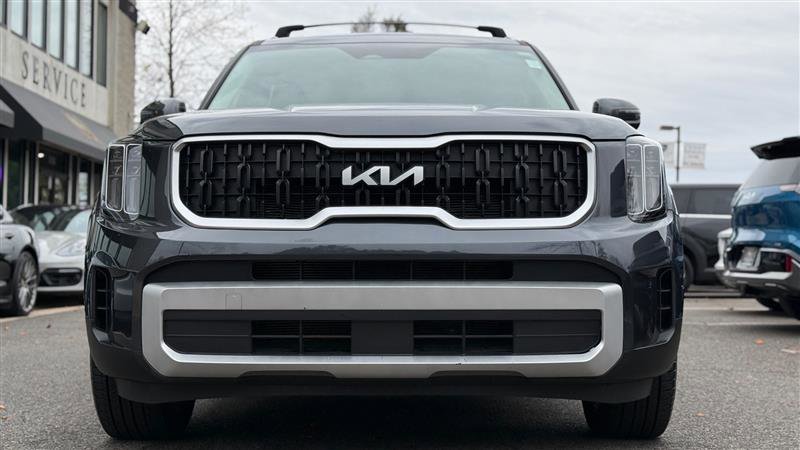 Used 2024 Kia Telluride EX w/ EX Captain's Chair Package image 5
