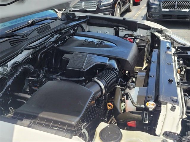 Used 2018 Toyota Tacoma TRD Sport w/ Technology Package image 24