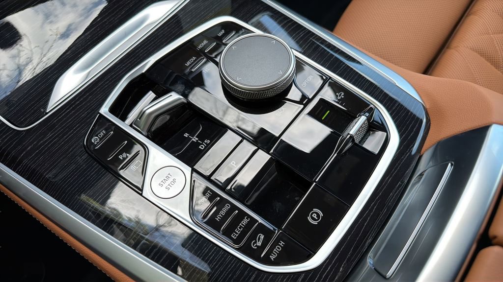 New 2026 BMW X5 xDrive50e w/ M Sport Package image 15