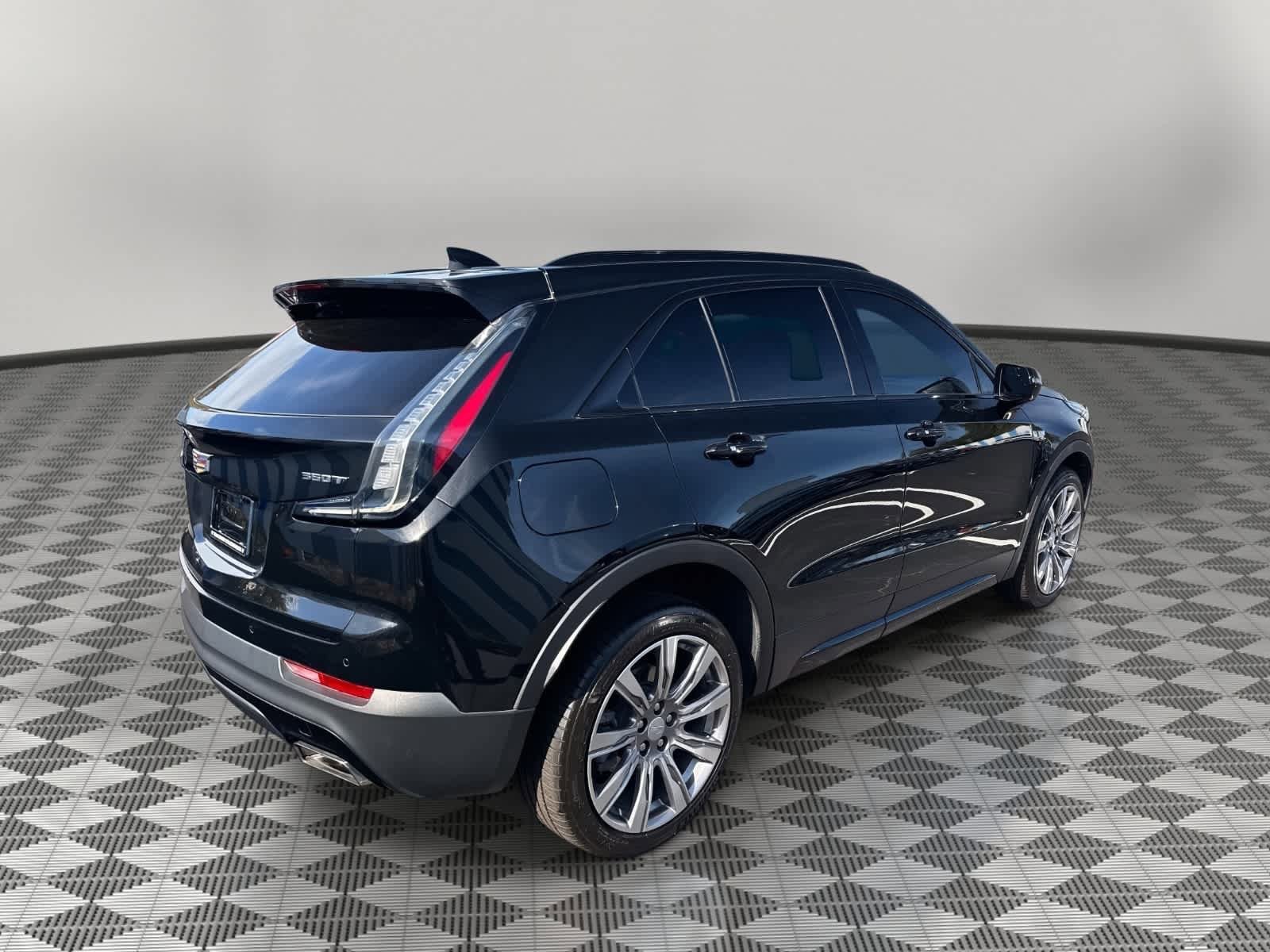Used 2023 Cadillac XT4 Sport FWD image 3