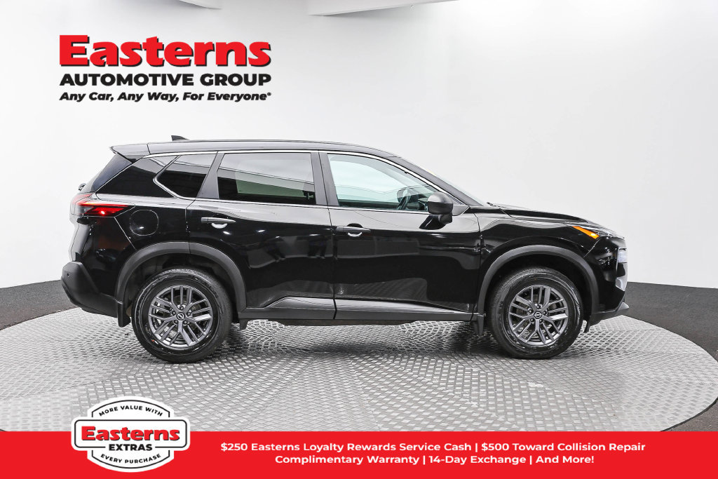 Used 2023 Nissan Rogue S AWD/4WD image 5