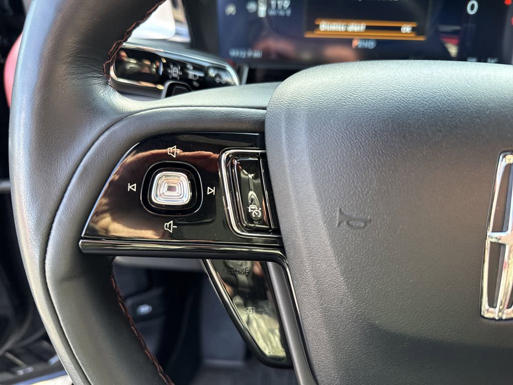 Used 2025 Lincoln Corsair Reserve image 24