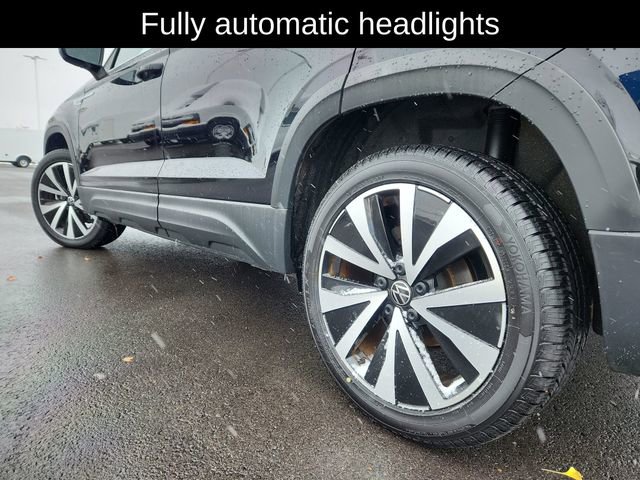 Used 2024 Volkswagen Taos SE image 16