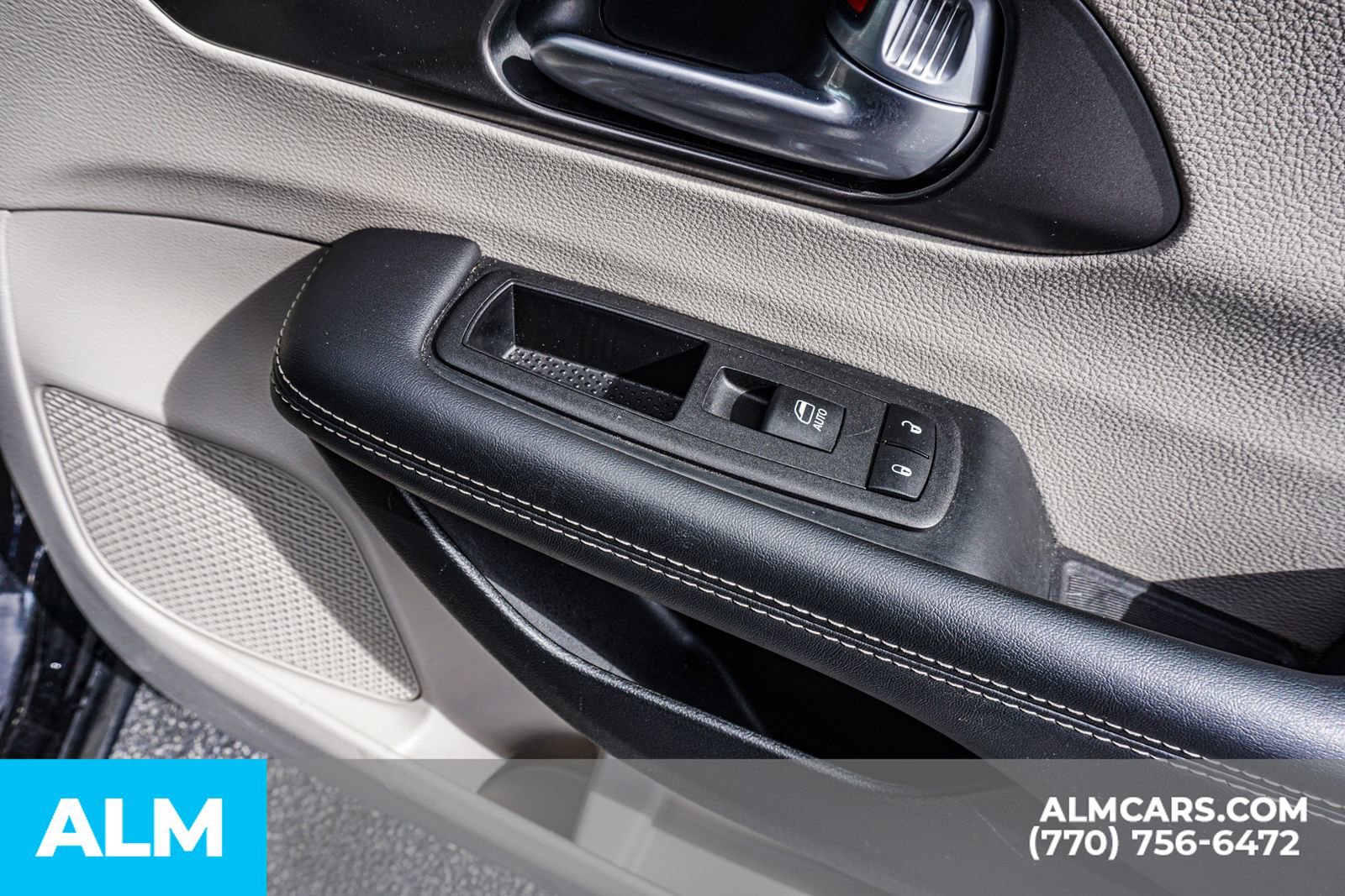 Used 2024 Chrysler Pacifica Touring-L image 48