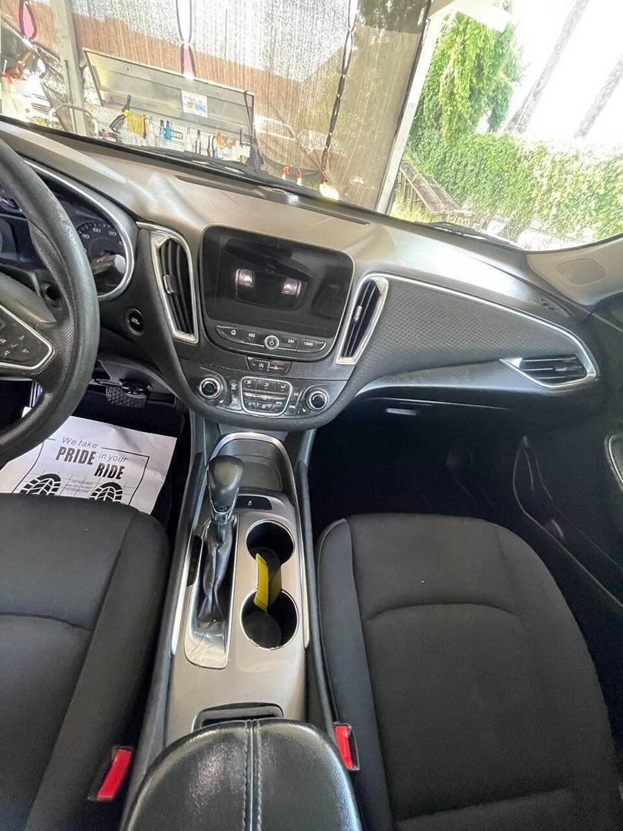 Used 2021 Chevrolet Malibu LT FWD image 9
