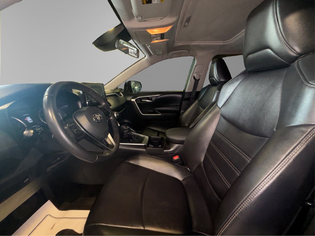Used 2019 Toyota RAV4 XLE Premium FWD image 11