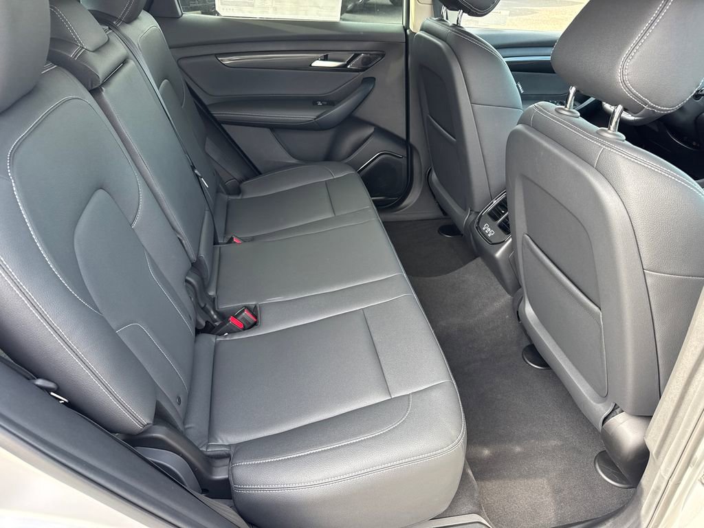 New 2025 VinFast VF 8 Eco AWD/4WD image 16