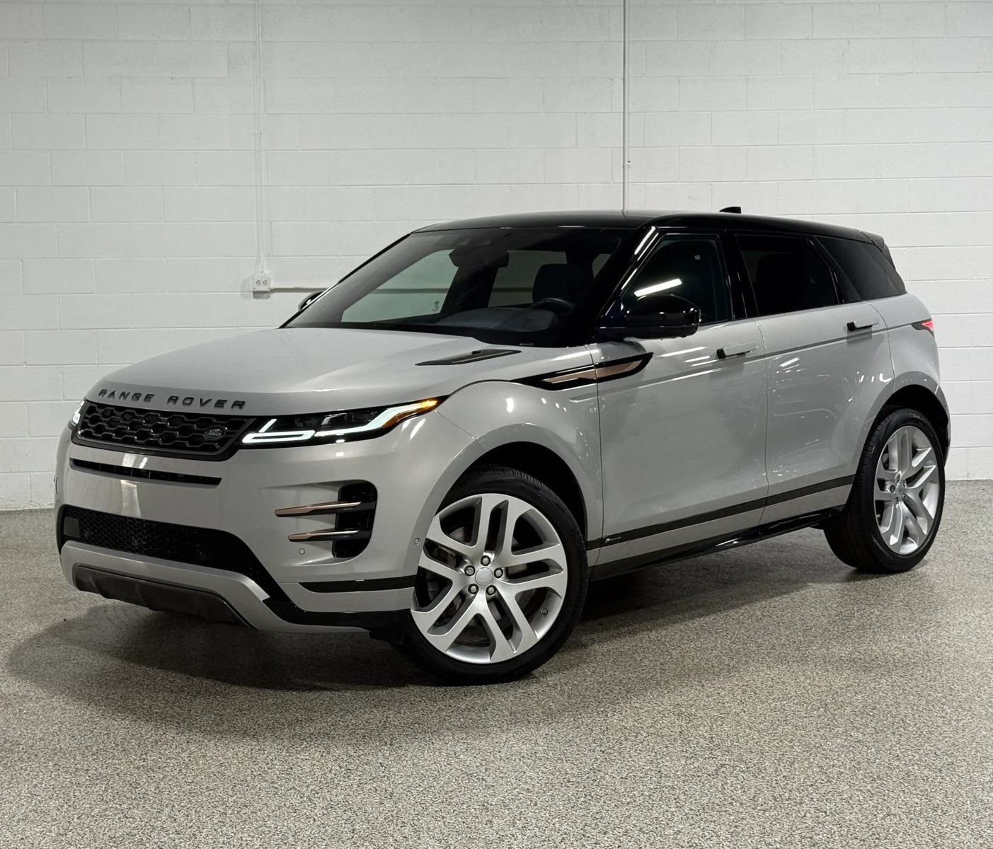 Used 2020 Land Rover Range Rover Evoque R-Dynamic SE AWD/4WD image 2