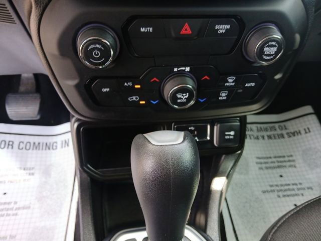 Used 2018 Jeep Renegade Altitude image 20