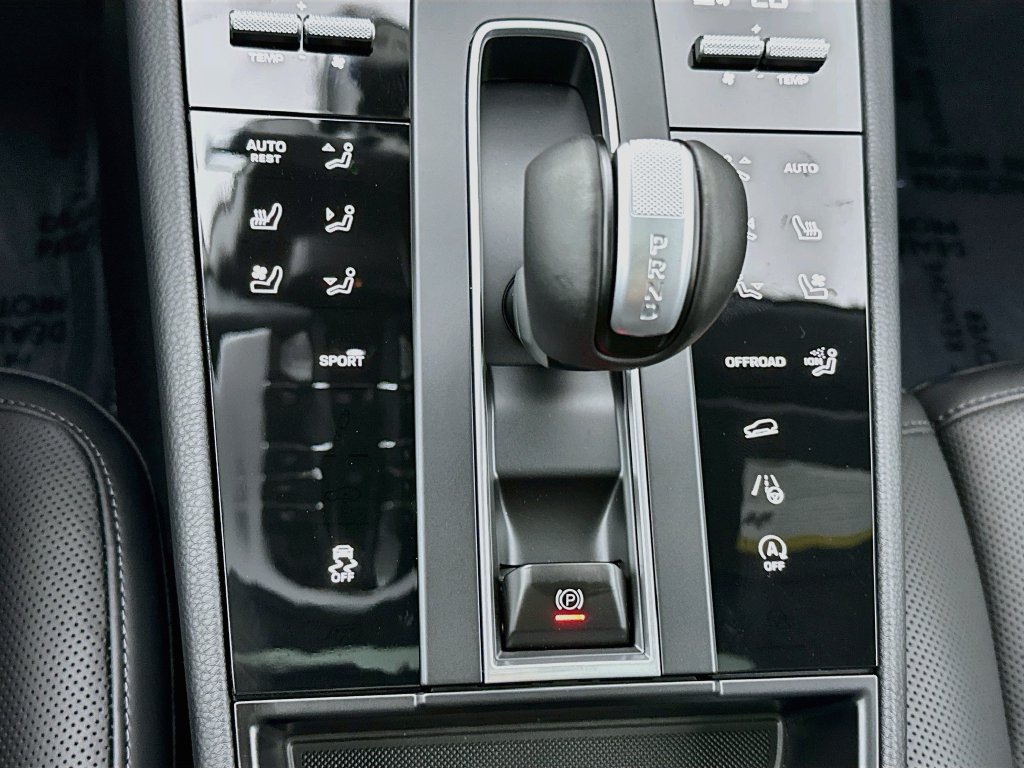 Certified 2026 Porsche Macan AWD/4WD image 19