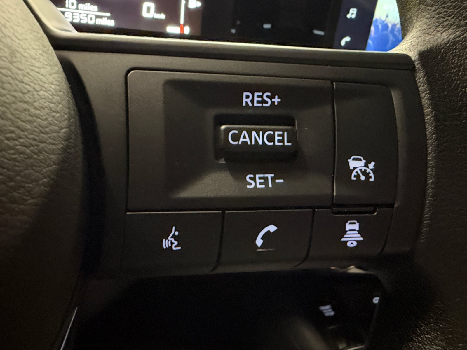 Used 2025 Nissan Kicks SV FWD image 32