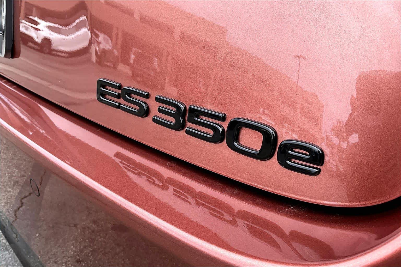 New 2026 Lexus ES 350e FWD image 8