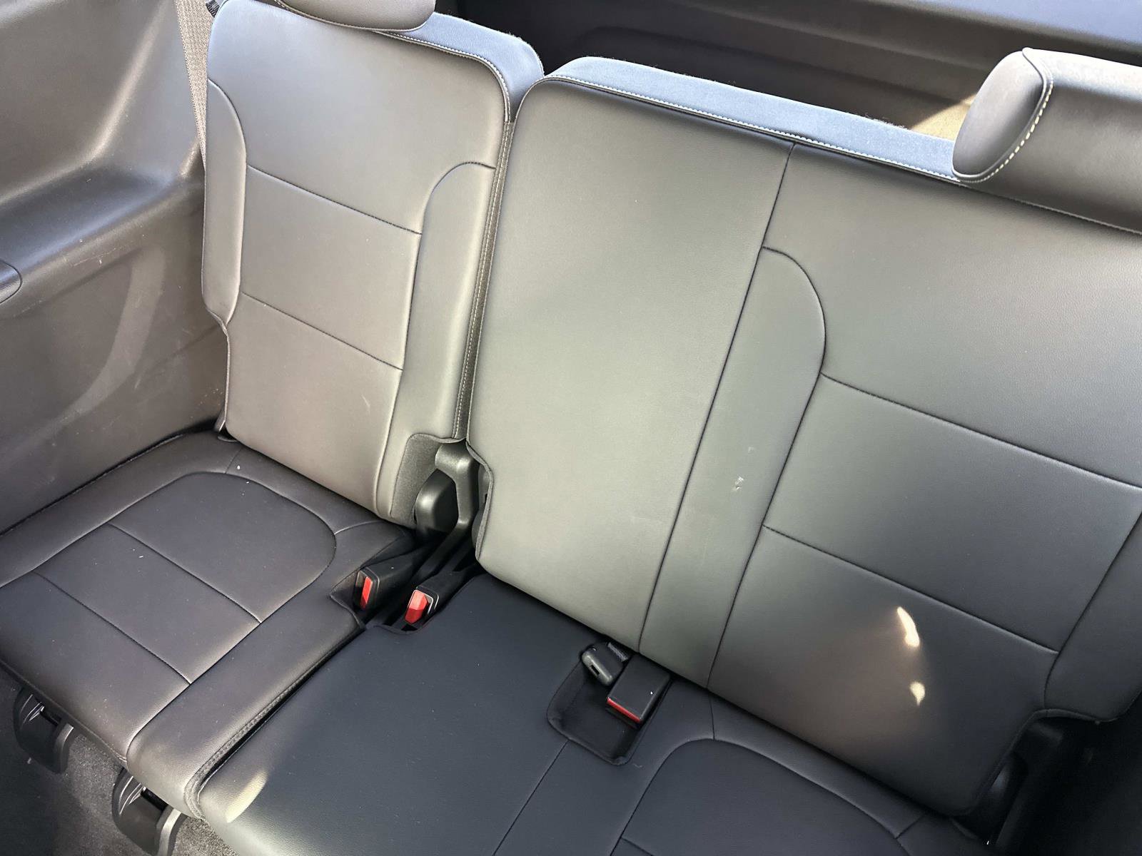 Used 2023 Chevrolet Traverse LT w/ Rear Camera Mirror Package image 12