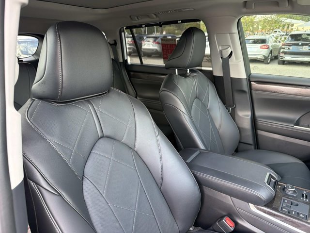 New 2026 Toyota Highlander Platinum AWD/4WD image 17